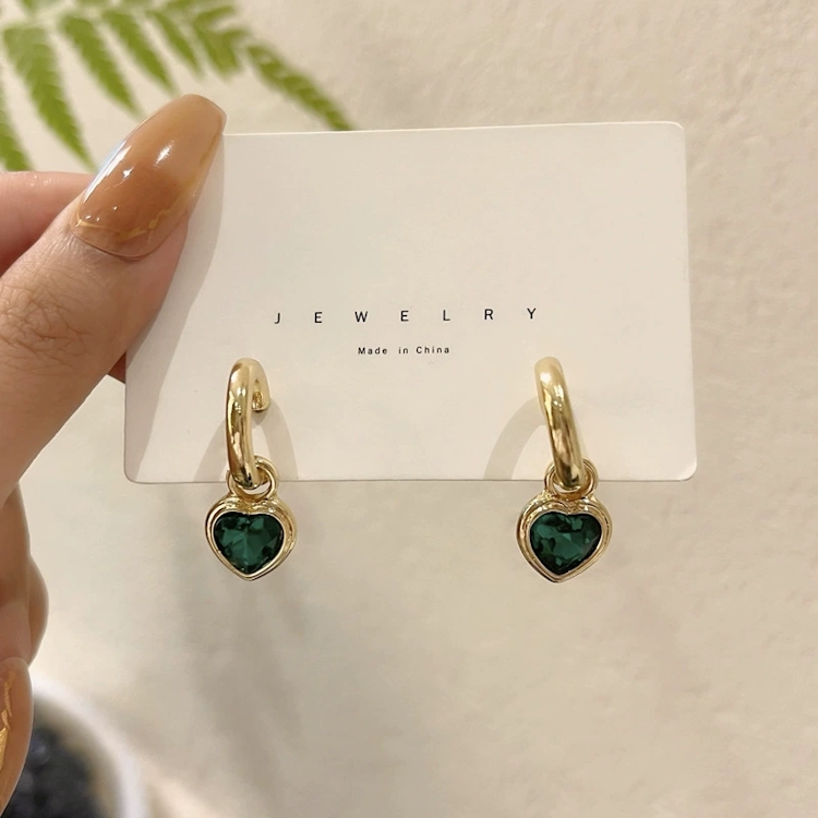 emerald heart earring